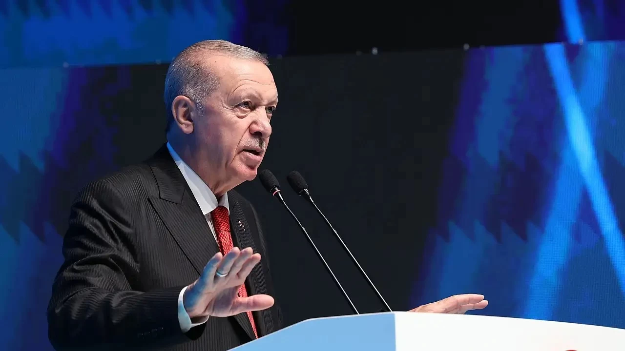 Cumhurbaşkanı Erdoğan'dan Teğmenlerin Kılıçlı Yeminine Sert Tepki! "Bu Kılıçları Kime Çekiyorsunuz?"