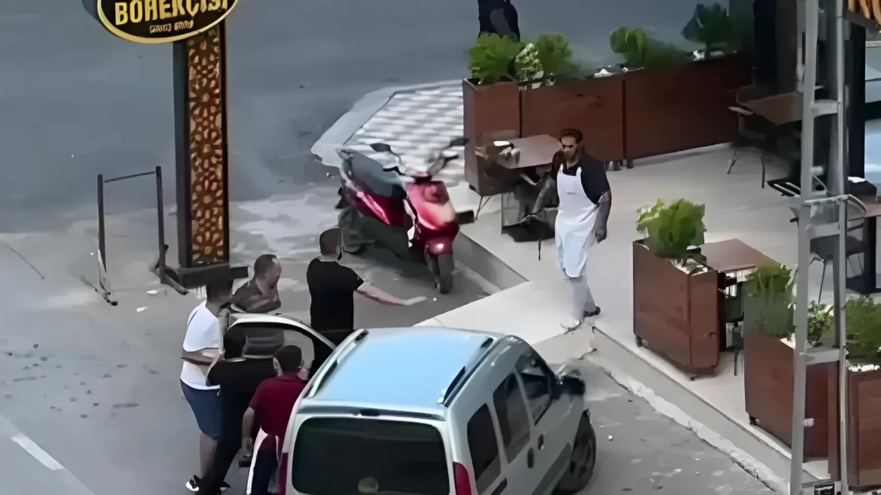 Pendik’te Skandal Olay! Yemek Siparişi Veren Kadına Mesajla Taciz, Kocası Bıçaklandı!