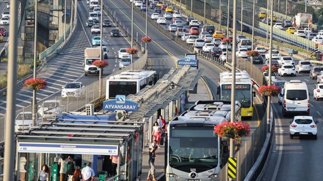 İstanbul'da Öğrencilere 8 Ay Ücretsiz Ulaşım Desteği Nasıl Alınır? Başvuru Şartları Neler?