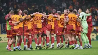 Galatasaray’da Ayrılık Çanları! Yıldız Futbolcunun Bileti Kesildi, Okan Buruk’un Gözünden Düştü