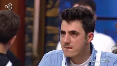 MasterChef'te Kavga Çıktı! Mehmet Şef Hakan'a Fena Kızdı! "Bizim Senin Yemeğine Bakmamıza İhtiyacımız Yok!"