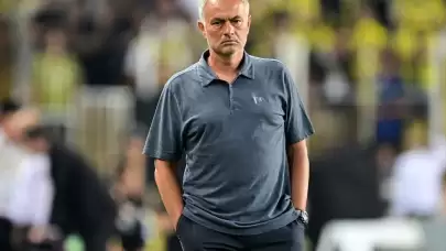 Mourinho'dan Okan Buruk Göndermesi! "Hakemlerle Arkadaş Olanlara İnanırsam, Giderim!"