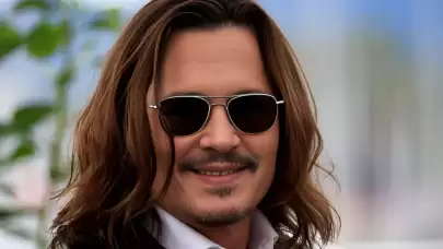 Johnny Depp'ten Şaşırtan Değişim! Korsan Dişleri Gitti, Yepyeni Gülüşüyle Göz Kamaştırdı!